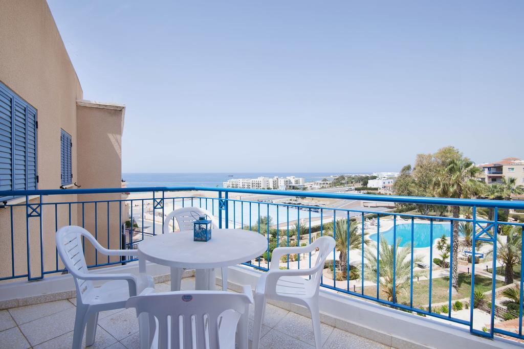 King'S Palace Apartment Paphos 外观 照片