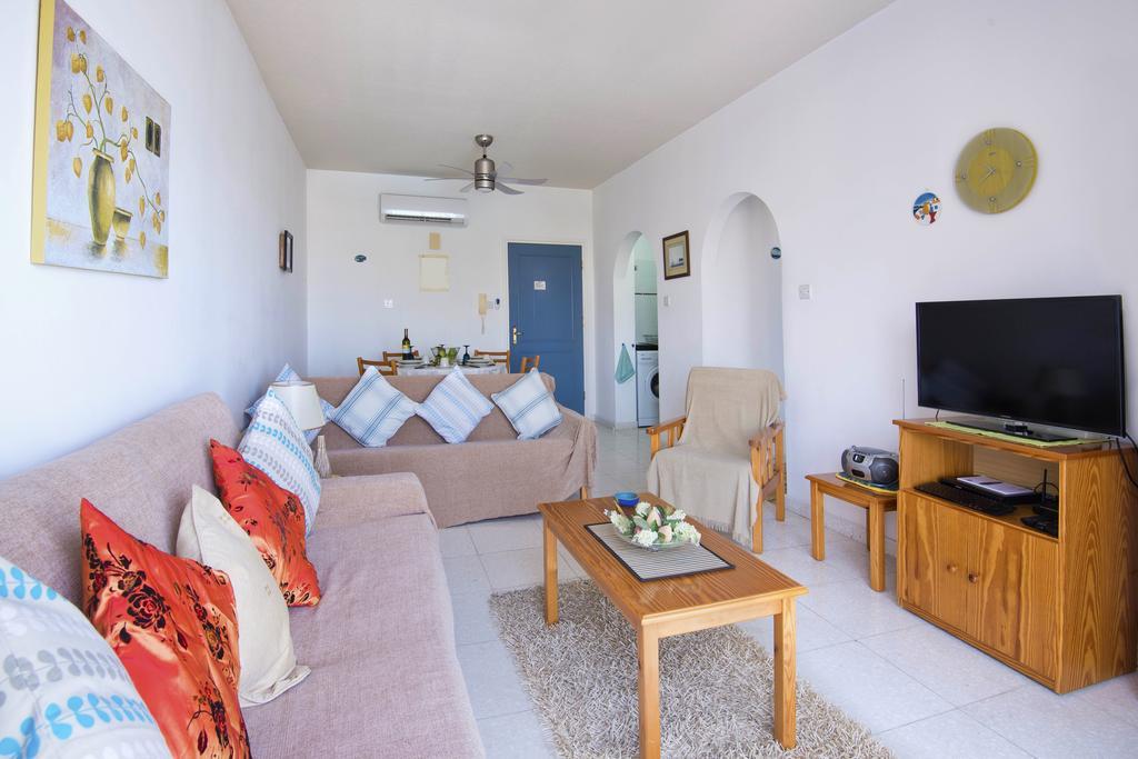 King'S Palace Apartment Paphos 外观 照片